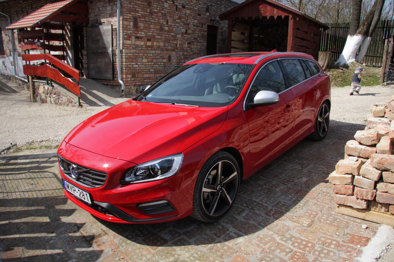 Illustration for article titled The Volvo V60 Might Be Old, But It Isn't Ready To Die